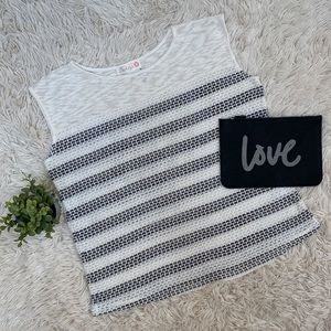 🎉HP🎉 Dahlya Sleeveless Knit Sweater 💗 White & Black